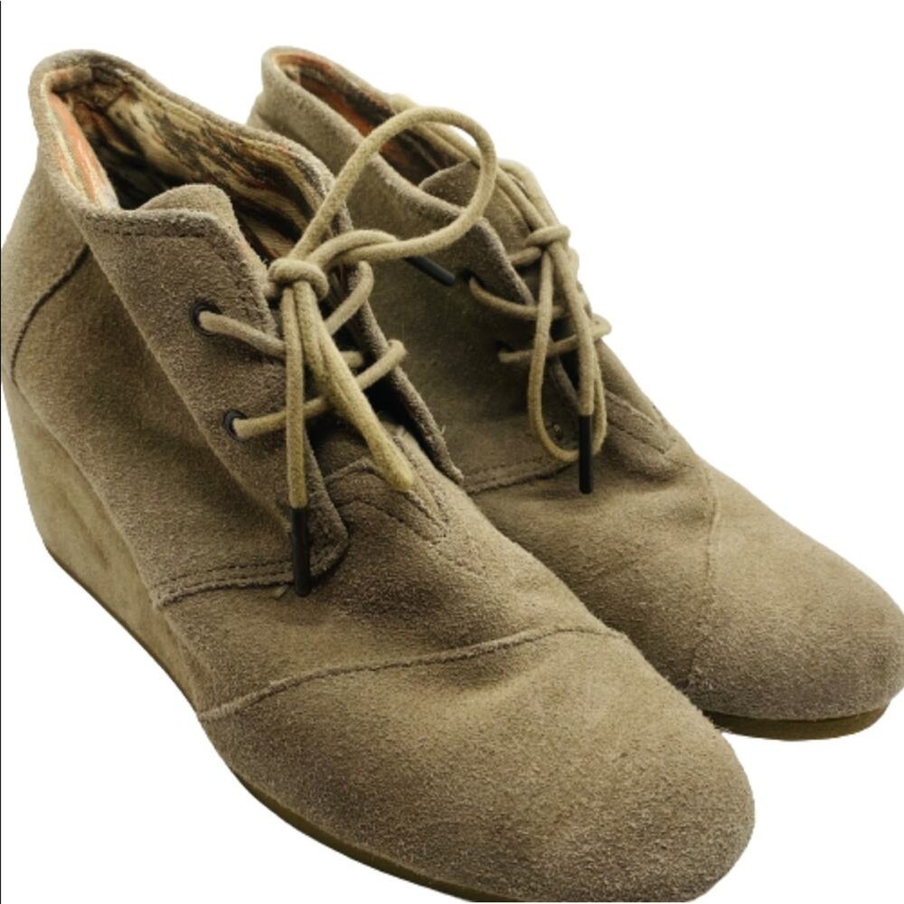 Toms Womens beige suede wedge ankle boot size 8.5